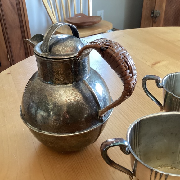 Vintage silver or silver plated? Creamer, sugar bowl, and teapot - WM Roger’s - Picture 8 of 16